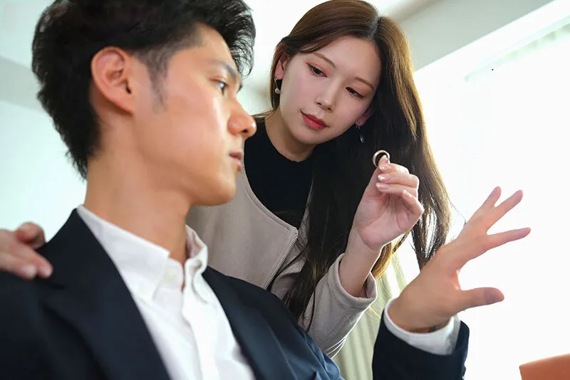 Người vợ đi đi giã ngoại, người chồng ở nhà bị nhỏ em vợ yêu gạ chịch không trượt phát nào
